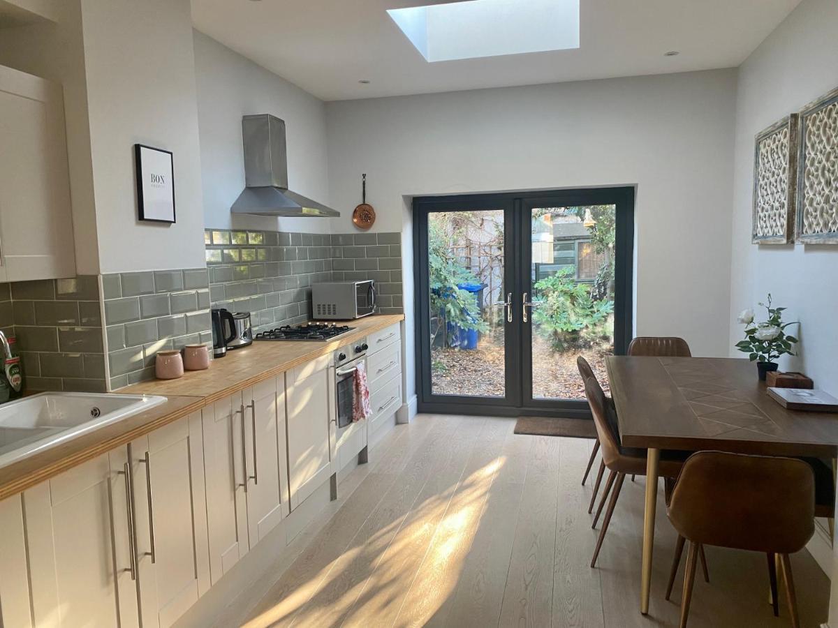 Delightful 2 Bedroom House Central Dom wakacyjny